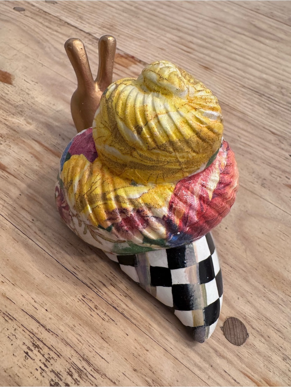 Mac-Kenzies Hand-Painted Decorative Snail and Bee Sculptures bee missing antenna